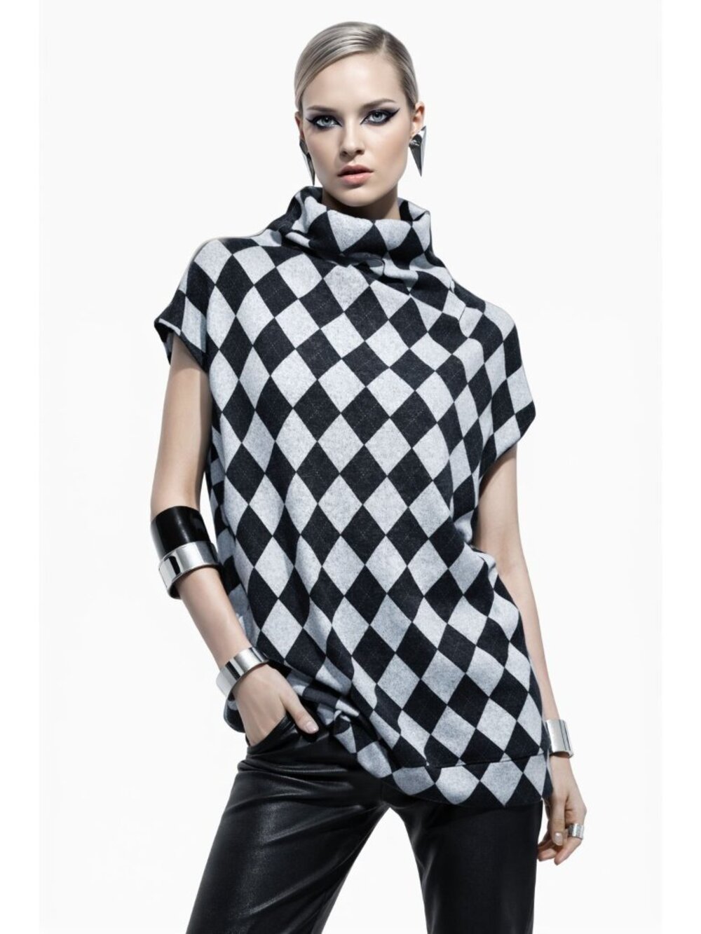 NWT Nally & Millie Black White Argyle Poncho Lightweight Knit Top S Futuristic